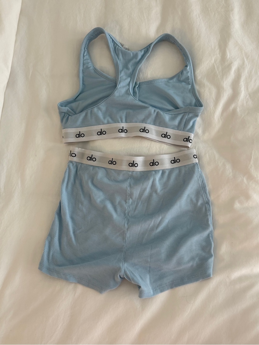 ALO Yoga Women's Light Blue Ribbed Sports Bra & Boxer Short Set Sz S - Picture 2 of 2